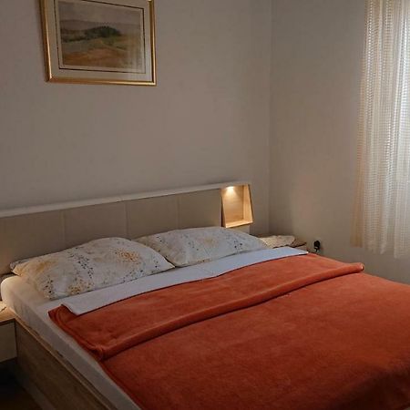 Apartman Ivanka Leilighet Vir Eksteriør bilde