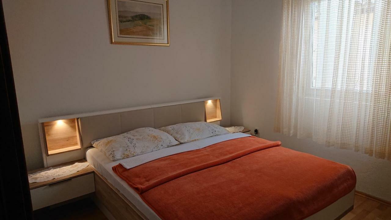 Apartman Ivanka Leilighet Vir Eksteriør bilde