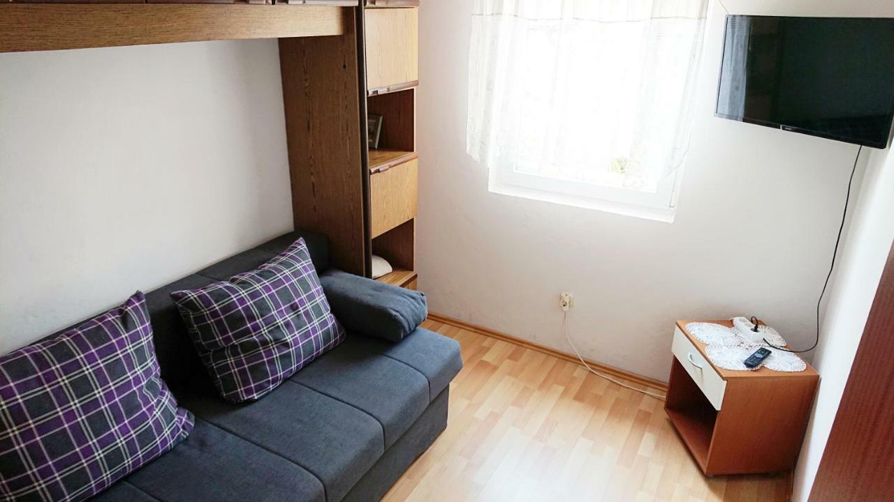 Apartman Ivanka Leilighet Vir Eksteriør bilde