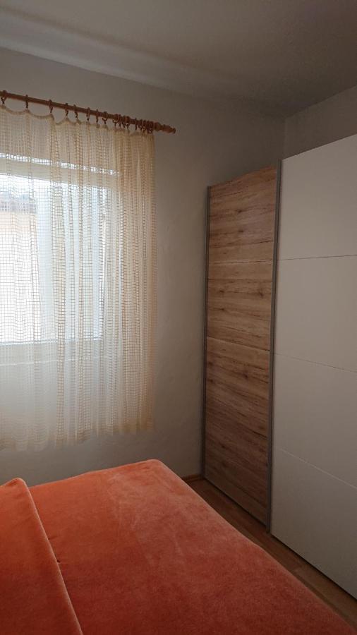 Apartman Ivanka Leilighet Vir Eksteriør bilde